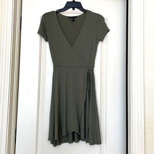 🍁FOREVER 21 beautiful stylish dress. V Neck Black Friday deal